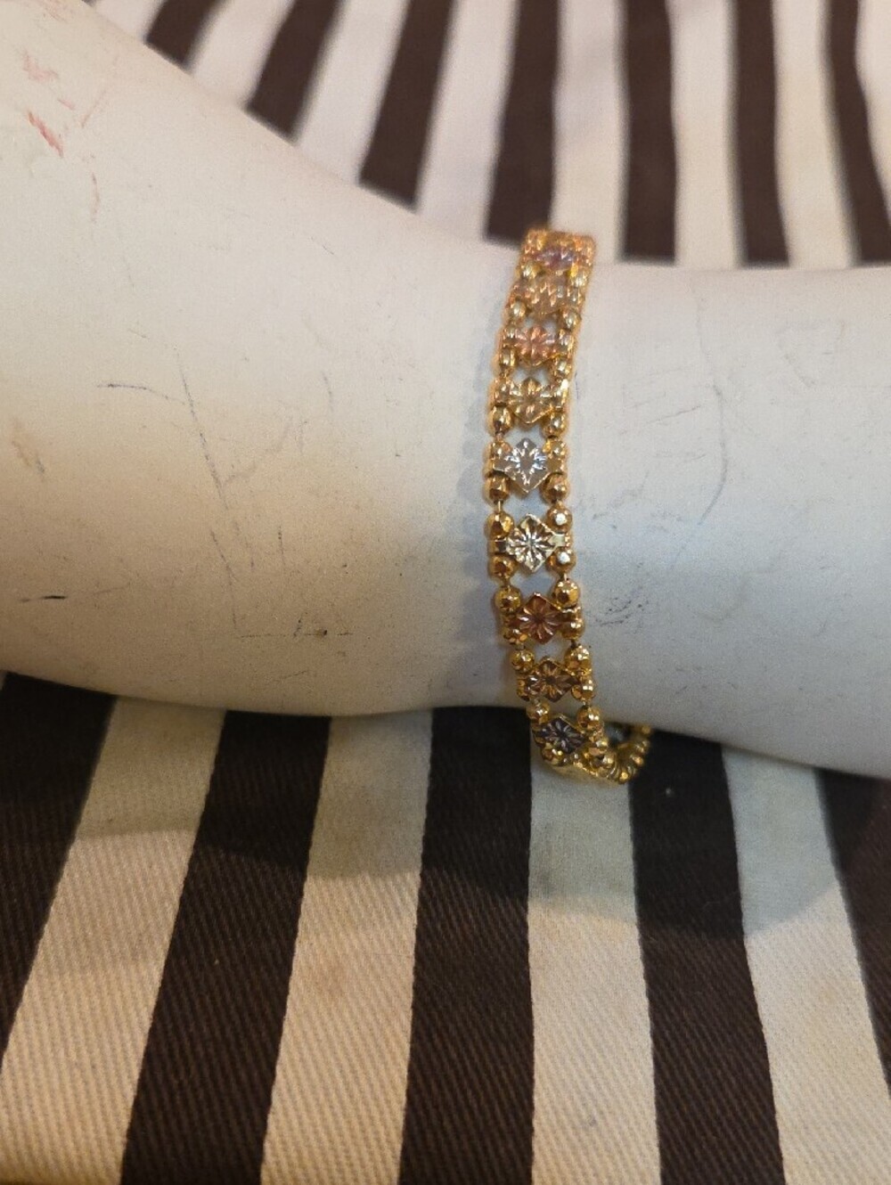 Tricolor Floral Link Bracelet Diamond-Cut Finish Lobster Clasp [1359]